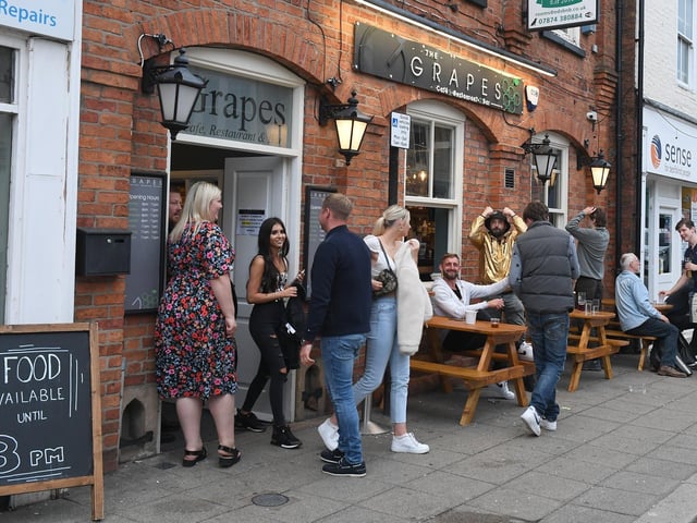 The Grapes, Sleaford. EMN-200607-170938001