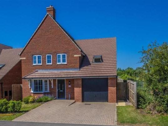 415,000 5 bedroom detached hosue in Hornbeam Row, Brixworth. Marketed by  Oscar James