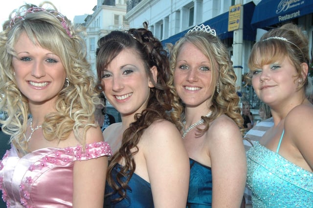 Bishop Bell School prom at The Cavendish Hotel, Eastbourne. MAYOAK0003476990