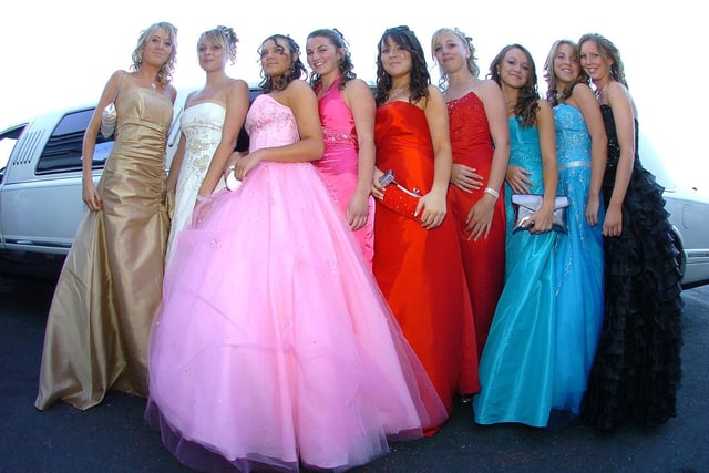 Bishop Bell School prom at The Cavendish Hotel, Eastbourne. MAYOAK0003476996
