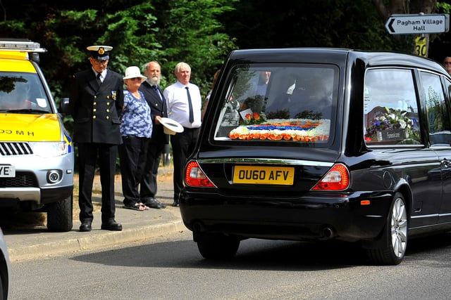 Mike Cole's funeral in Pagham. Pic Steve Robards SR2007141 SUS-200714-111241001