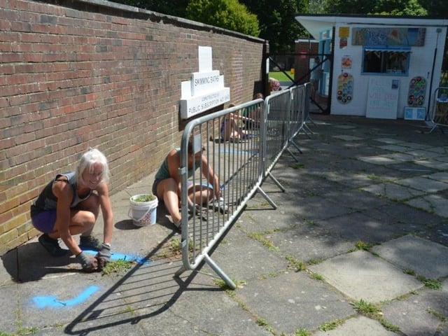 Community rallies to clean up Pells Pool in Lewes ahead of reopening
