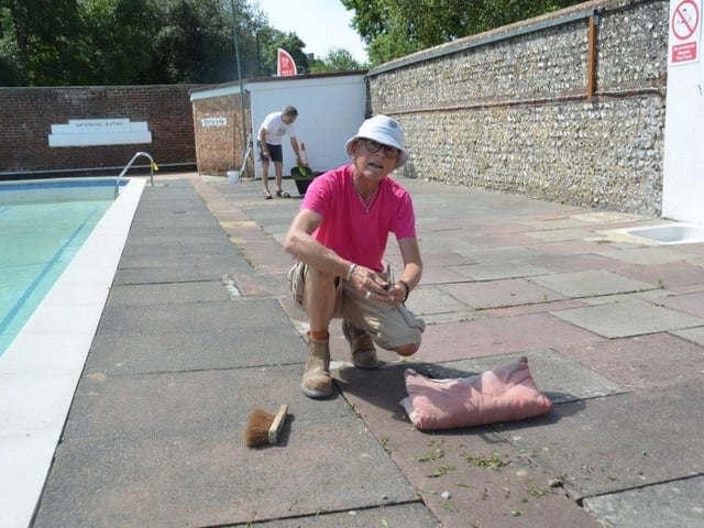 Community rallies to clean up Pells Pool in Lewes ahead of reopening