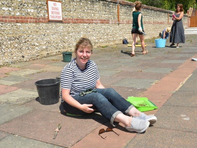 Lewes MP Maria Caulfield joined volunteers on Saturday