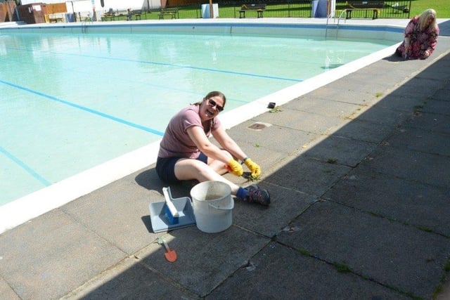 Community rallies to clean up Pells Pool in Lewes ahead of reopening