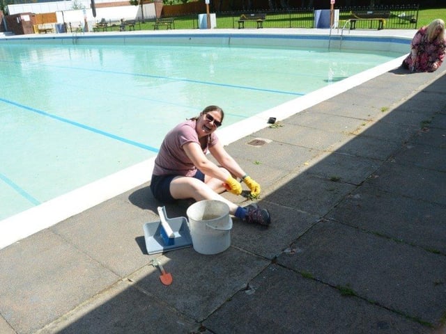 Community rallies to clean up Pells Pool in Lewes ahead of reopening