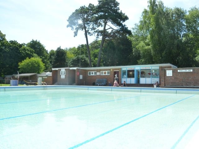 Community rallies to clean up Pells Pool in Lewes ahead of reopening