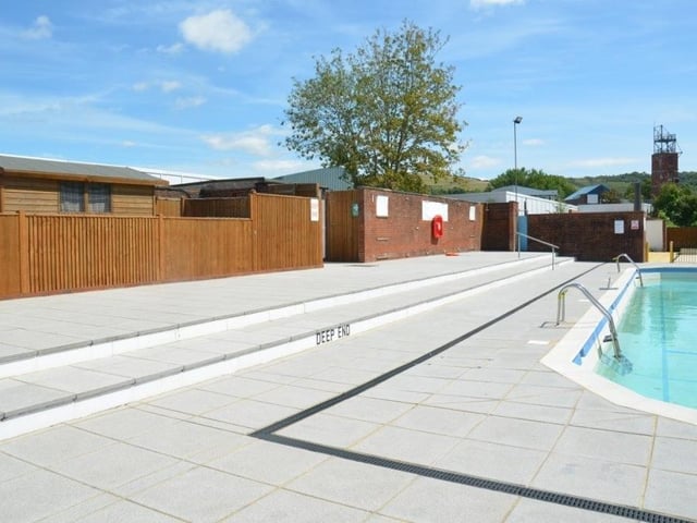 Community rallies to clean up Pells Pool in Lewes ahead of reopening