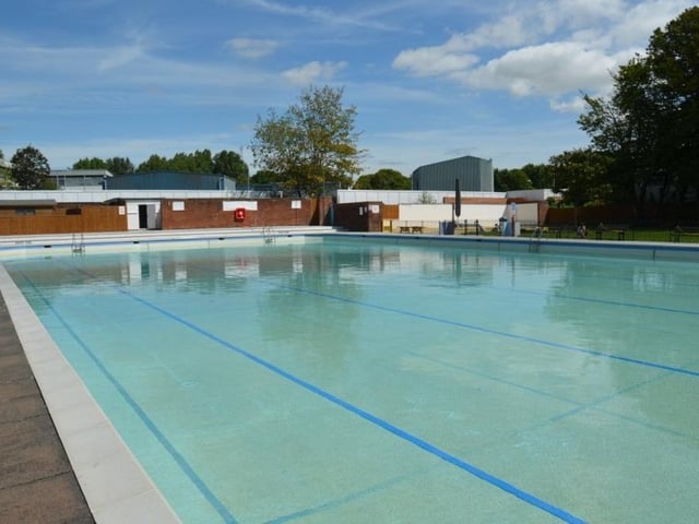 Community rallies to clean up Pells Pool in Lewes ahead of reopening