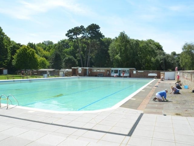 Community rallies to clean up Pells Pool in Lewes ahead of reopening