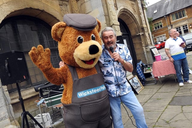 Wicky Bear and singer Barry Hale. Photo by Andrew Carpenter