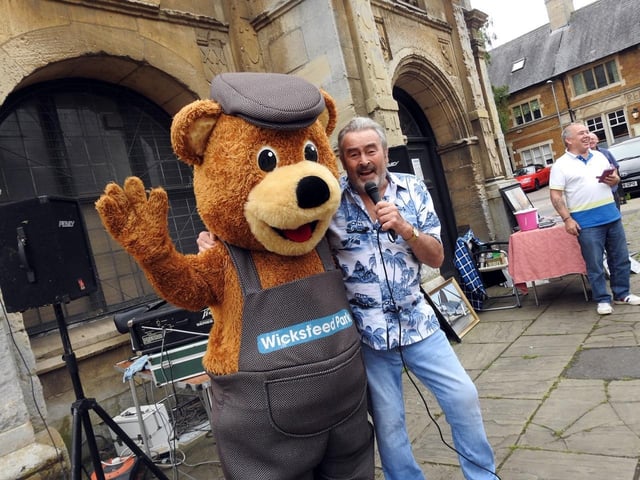 Wicky Bear and singer Barry Hale. Photo by Andrew Carpenter