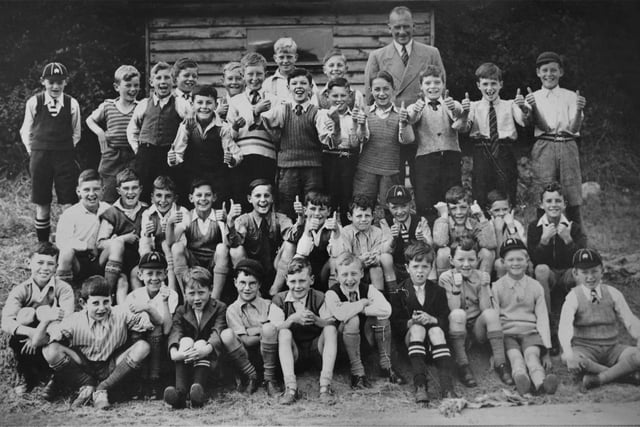 A photo supplied by Graham Dodd showing Eastbourne's World War II evacuees pictured in Watford in 1939. SUS-200728-134001001
