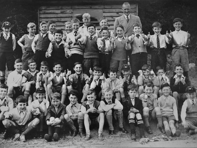 A photo supplied by Graham Dodd showing Eastbourne's World War II evacuees pictured in Watford in 1939. SUS-200728-134001001