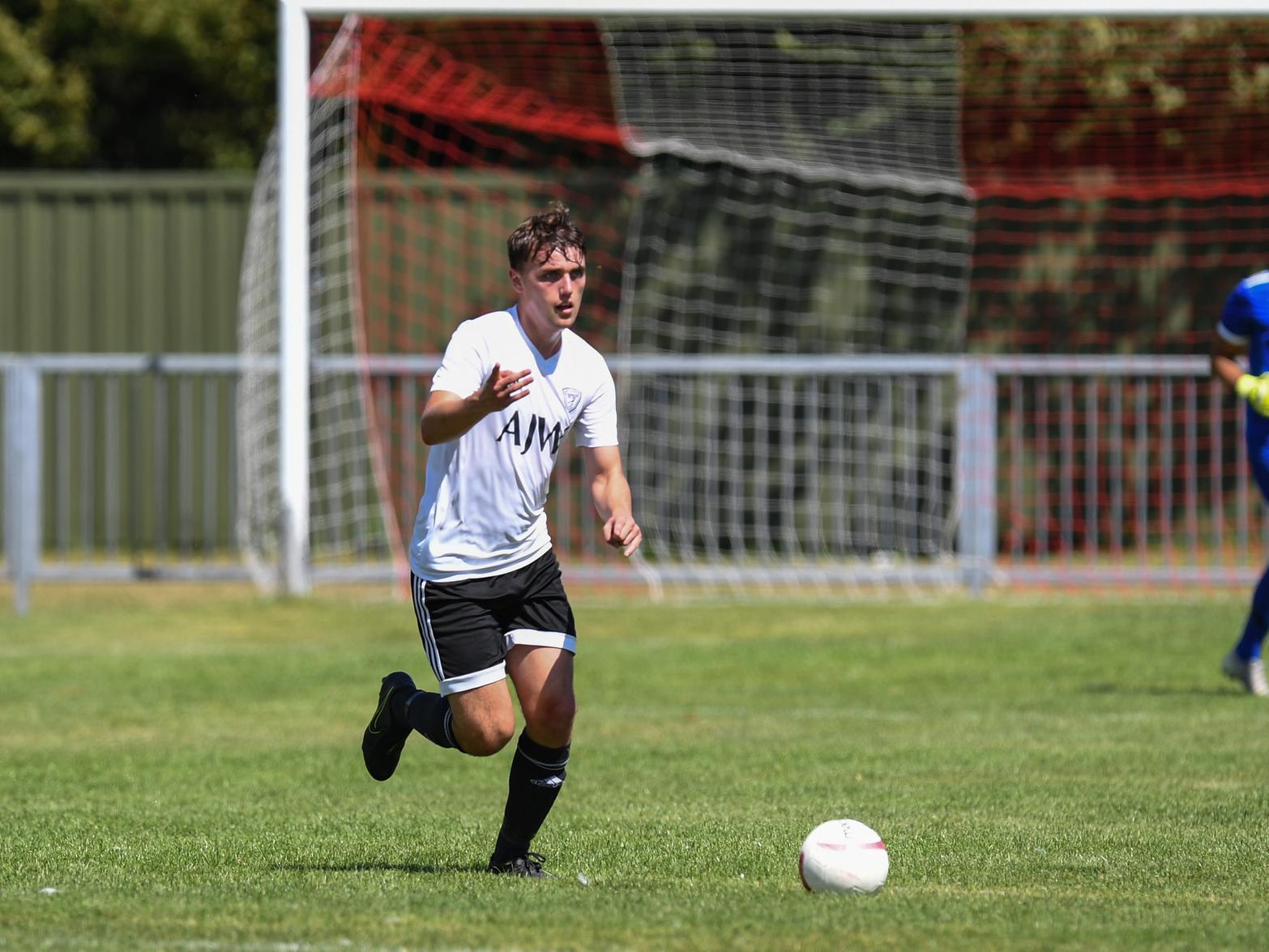 Action from the Arundel-Loxwood pre-season friendly / Pictures: PW Sporting Photography
