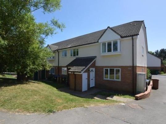 A little bit further out of town is this one-bedroom maisonette in Swinford Hollow, Little Billing. Yours for offers in excess of 95,000 from Taylors Estate Agents, Northampton