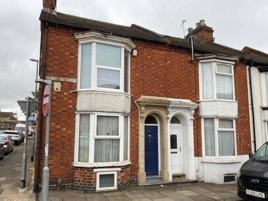 Winkworth of Northampton have a one-bedroom maisonette in Artizan Road on sale for 95,000, just a short hop from the Racecourse and the town centre
