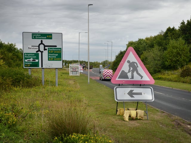 Roadworks at Cop Hall Roundabout, Polegate. SUS-200727-111803001