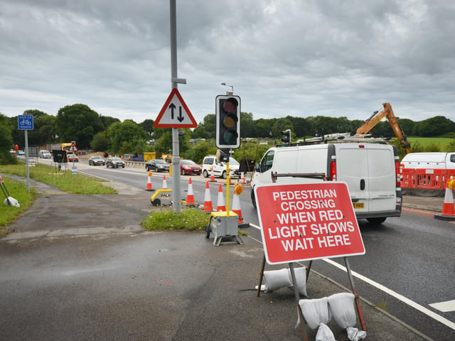 Roadworks at Cop Hall Roundabout, Polegate. SUS-200727-111949001