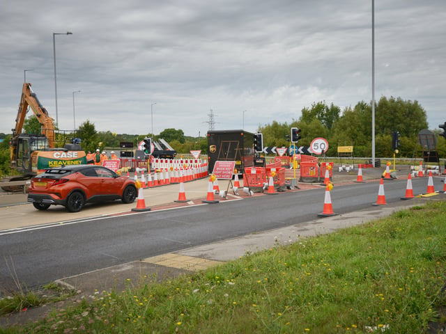 Roadworks at Cop Hall Roundabout, Polegate. SUS-200727-111820001