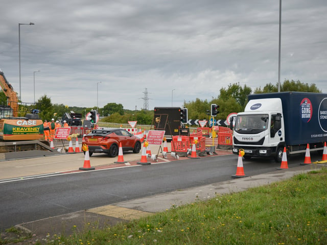 Roadworks at Cop Hall Roundabout, Polegate. SUS-200727-111837001
