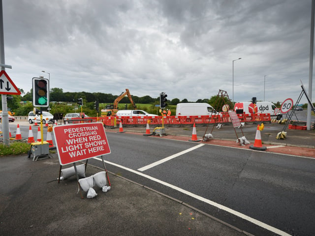 Roadworks at Cop Hall Roundabout, Polegate. SUS-200727-111934001