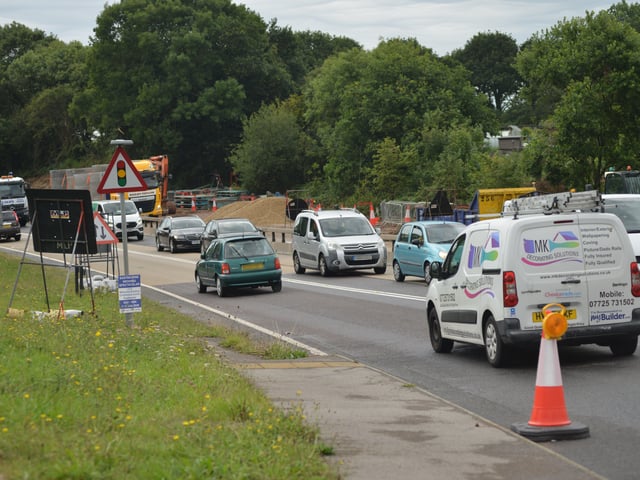 Roadworks at Cop Hall Roundabout, Polegate. SUS-200727-112009001