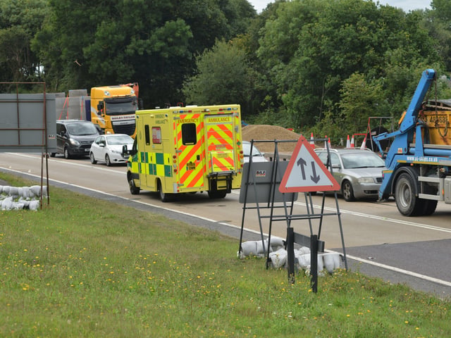Roadworks at Cop Hall Roundabout, Polegate. SUS-200727-112024001