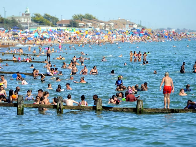 It was a scorching hot day weekend in Littlehampton. Pictures: Steve Robards