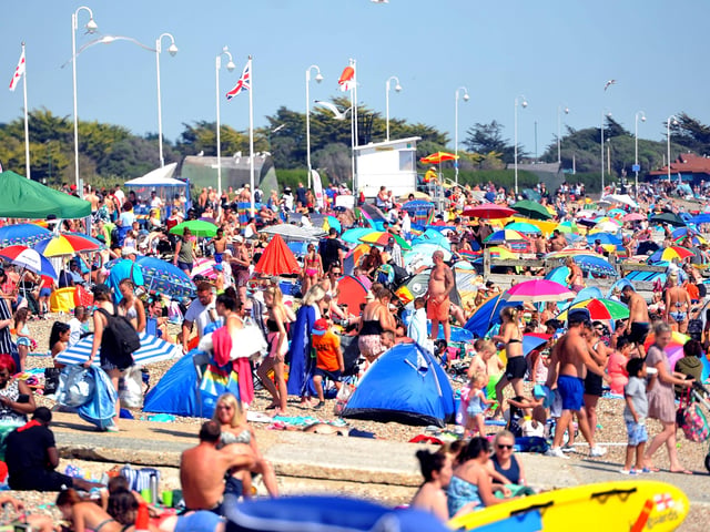 It was a scorching hot day weekend in Littlehampton. Pictures: Steve Robards