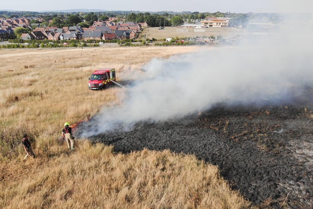 Horsham field fire near the A264 SUS-201108-182246001