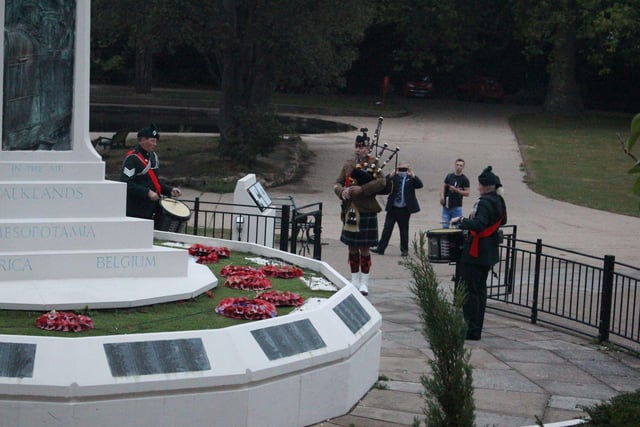 It was led by Pipe Major Jon Bartholomew, with Drum Sgt Sean Chalcroft and Drum Sgt Susie Tyler-Murphy of the London Irish Rifles also participating. SUS-200815-101232001