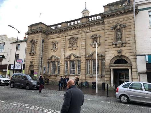 Refurbish library on Abington Street into 'Digital Hub' with a 'makerspace' for businesses and residents, including 3D printers and laser cutters.