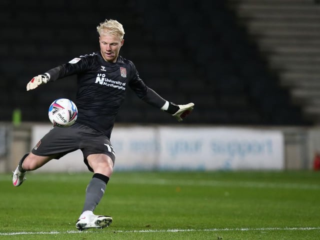 Three good finishes didn't give him much chance but he made a few good stops, particularly from Kasumu, in the first-half. Saved the best of the lot for stoppage-time though when tipping over Nombe's curler... 6.5