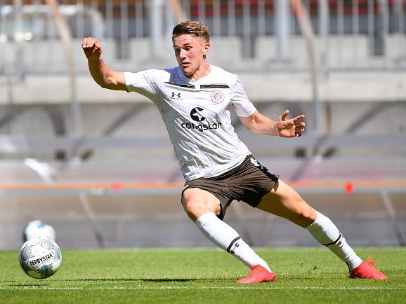 Age 22. Contract expires June 2022. Impressed while on loan at FC St. Pauli last season and Swansea are said to be interested in taking the Sweden international striker on this campaign.