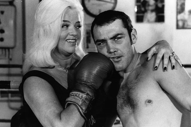 15th October 1980: Actress Diana Dors hams it up with boxer Alan Minter at the Thomas a Becket gym. (Photo by Evening Standard/Getty Images)
