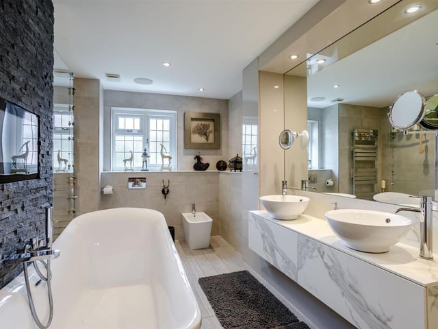 The master bathroom Meadowbank Lodge. Photo: Fine & Country