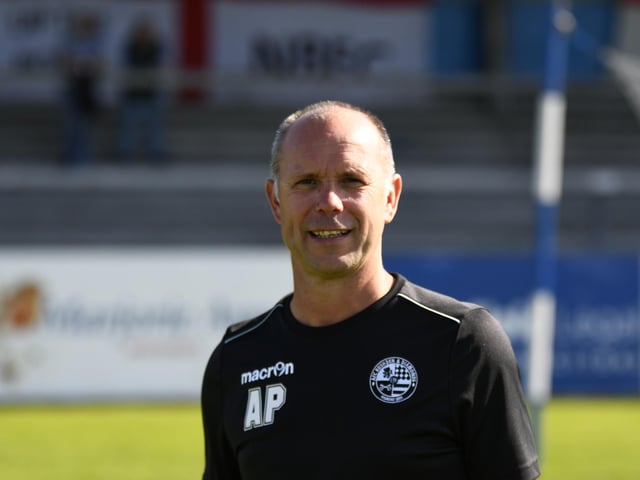 Diamonds boss Andy Peaks was all smiles ahead of kick-off