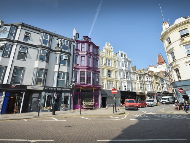 File: Trinity Triangle in Hastings
Robertson Street looking towards Claremont SUS-200921-093618001