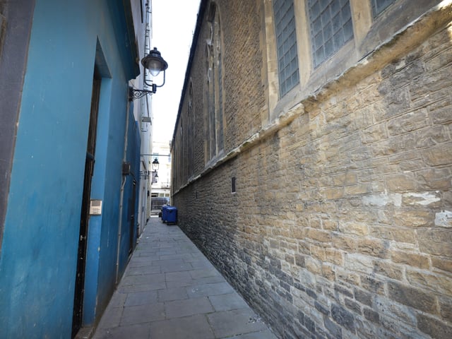 File: Trinity Triangle in Hastings
Alleyway next to Holy Trinirty SUS-200921-093513001