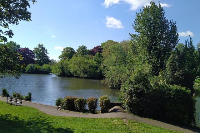 It is one of Northampton’s most prominent parks, which has something for everyone from an aviary and a museum to a playground and sports facilities. Its beautiful flower displays and lakes would make for some attractive pictures.