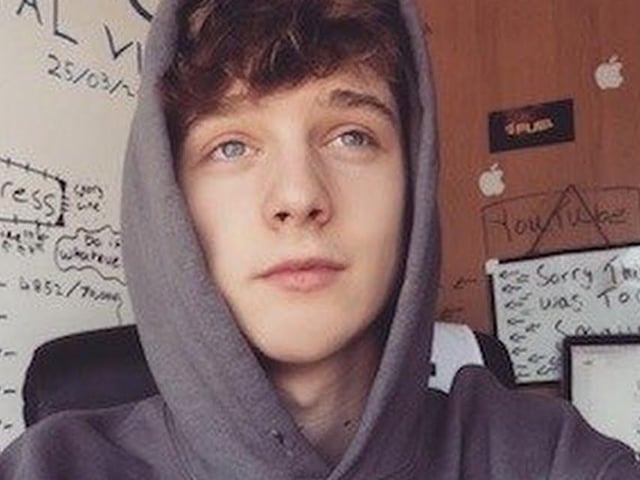 Brighton-based Jordan Houston found popularity on Youtube with videos featuring pranks and challenges, as well as everyday vlogs. He has 102k followers on Insta, and 1.06m on Youtube. (@jordanhoustonn_)