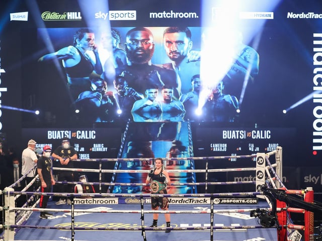 Chantelle Cameron shows off her world title