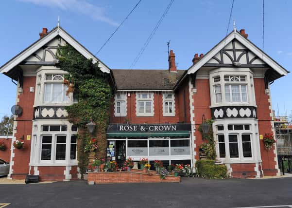 Rose and Crown pub at Thorney EMN-171017-153743009