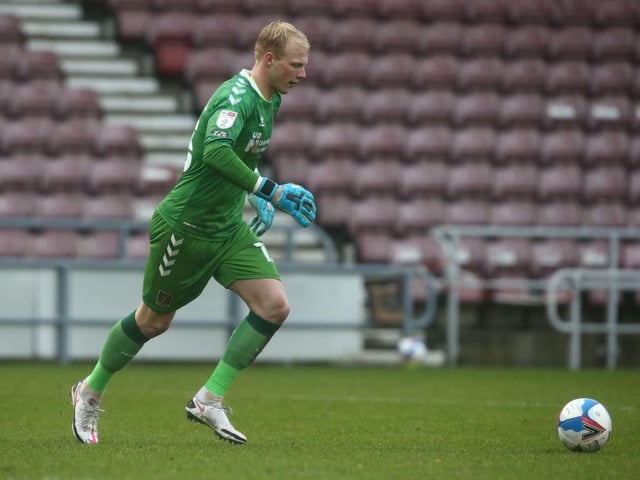 His main contribution was to pick the ball out of his net. Couldn't get close to either goal and didn't have a single other save to make... 6
