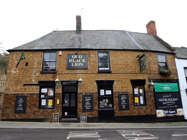 Many of the pub’s owners reported lights that flicker on and off as well as pets that refuse to go into the basement. There have been sightings of a misty man with a black dog and a phantom woman. The sound of a crying baby has also been heard and documents have shown that Andrew McRae, a former owner, was sentenced to death for murdering his mistress and their infant child.