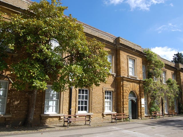 There have been many ghost walks hosted here. It was once the home of Shakespeare’s granddaughter Elizabeth Barnard before it later became a 19th century asylum. Two patients reportedly hung themselves during this time.