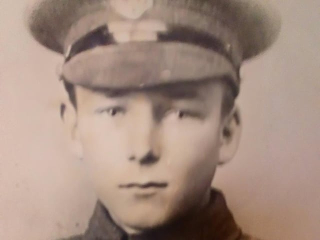Percy Williamson Bradshaw was born in 1899 and lived in Buccleuch Street, Kettering. He served with the King’s Rifles at the Battle of the Somme in 1916 and at the Battle of Passchendaele in 1917, and survived