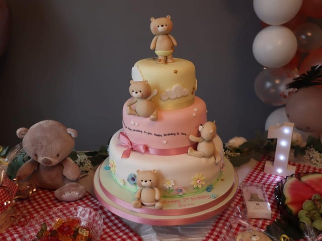 Gardners Bakery based in Northampton and Market Harborough offers collections on Fridays and Saturdays. They also put together personalised cookie selection boxes that can be shipped anywhere in the UK.