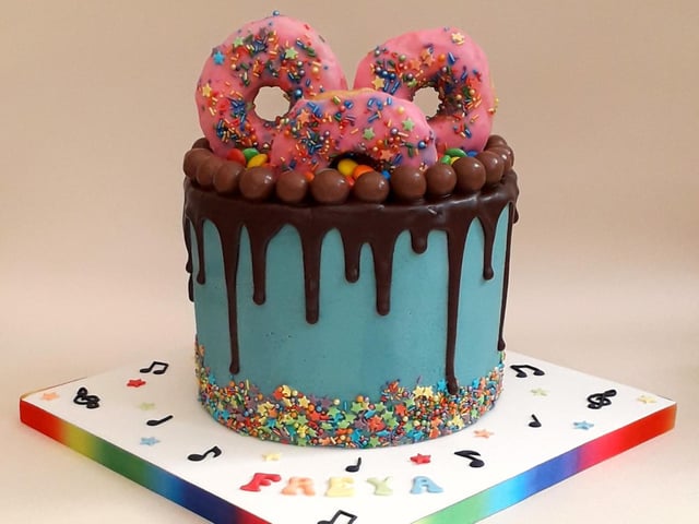 Based in Brixworth, Cakery Bay provides a range of celebration cakes all made by an award winning baker and designer. Cakes can be collected from NN6.